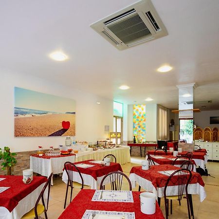 Hotel Clara Rimini Exterior foto