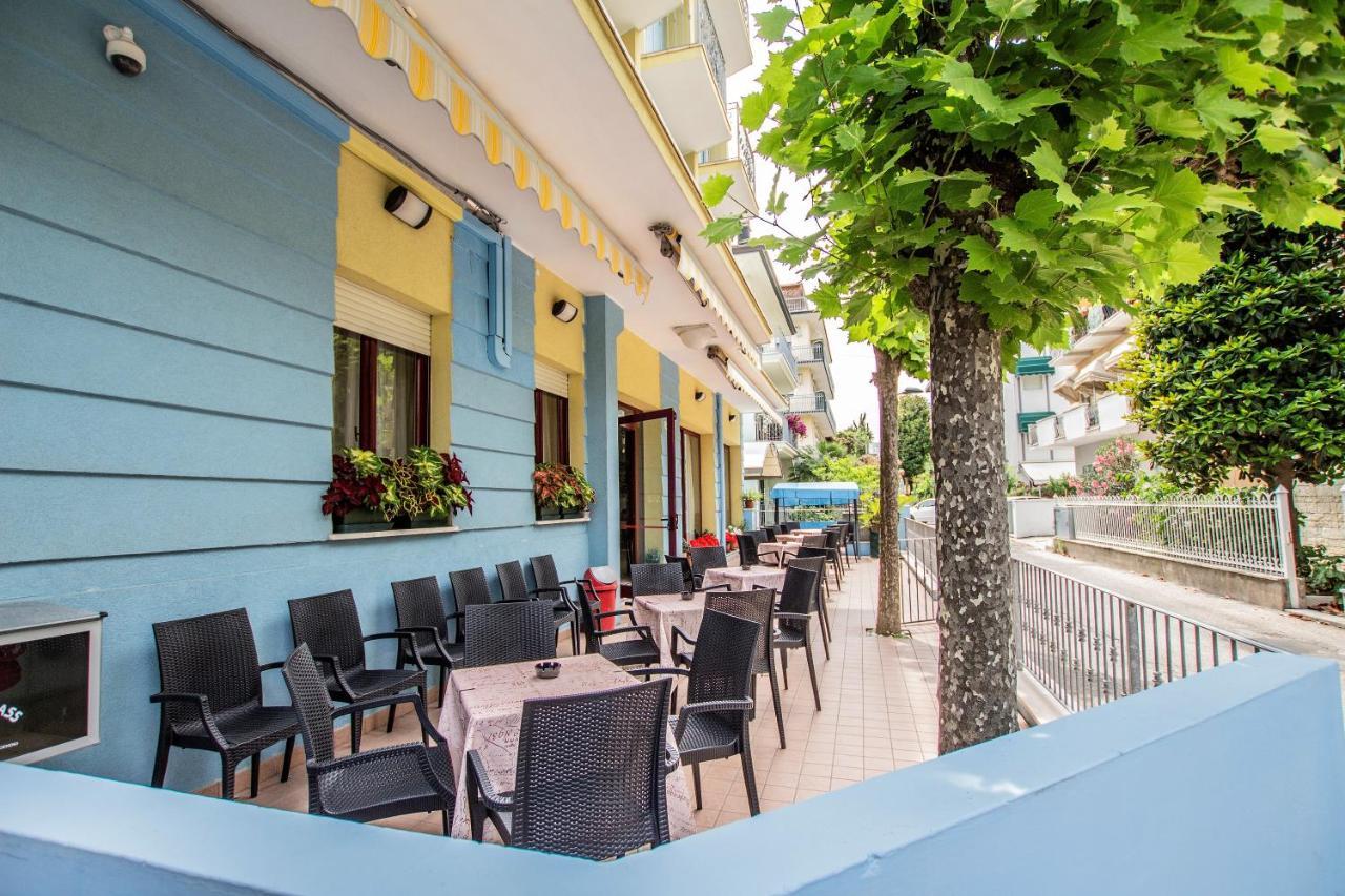 Hotel Clara Rimini Exterior foto