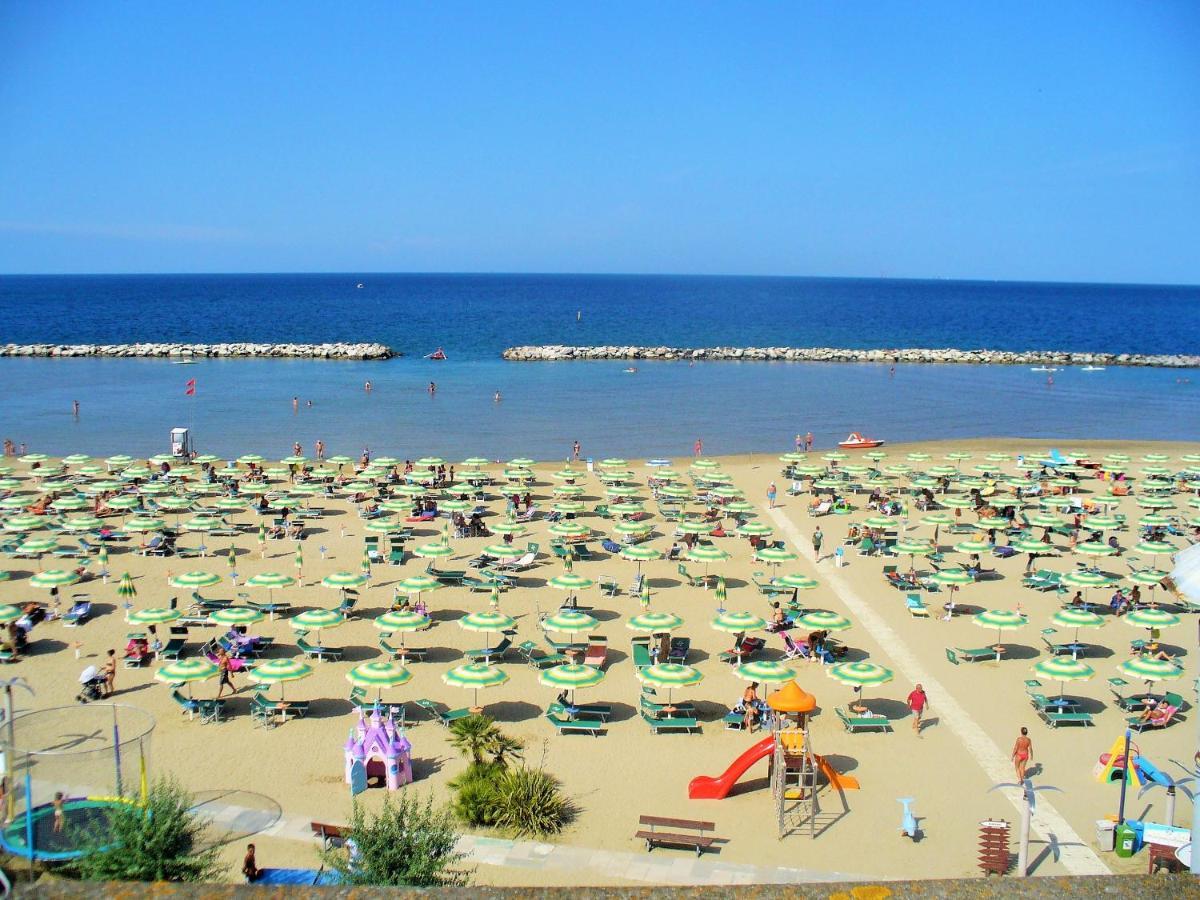 Hotel Clara Rimini Exterior foto