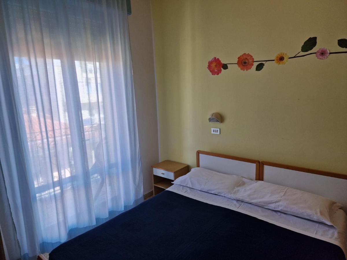 Hotel Clara Rimini Exterior foto