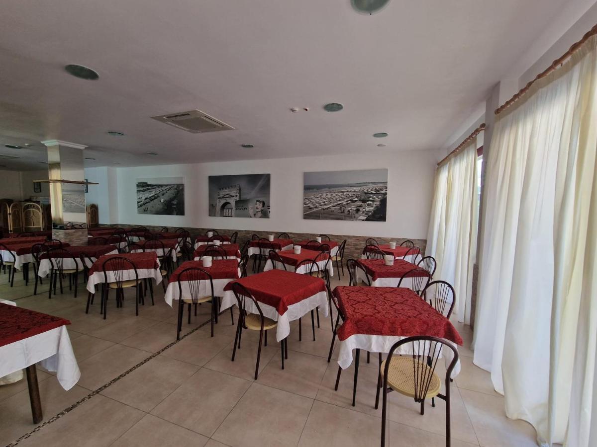 Hotel Clara Rimini Exterior foto