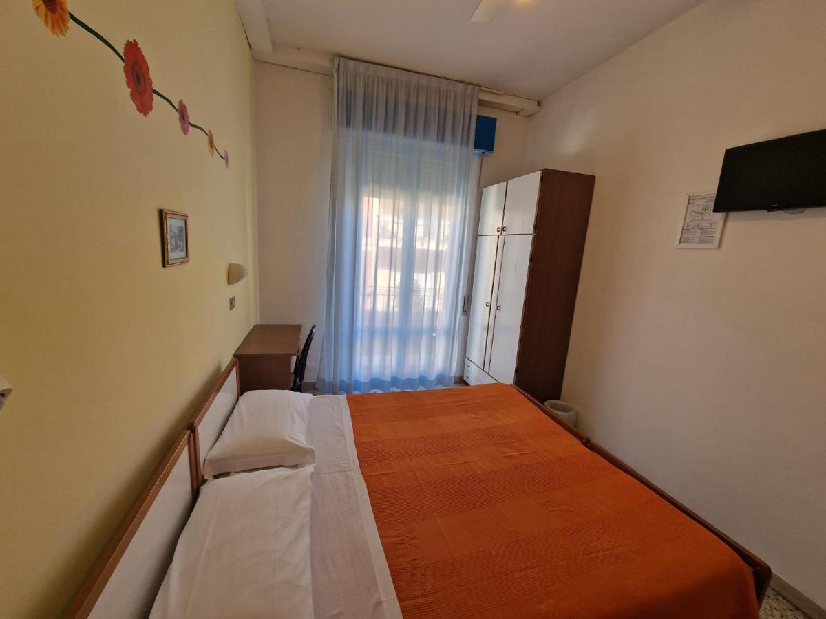 Hotel Clara Rimini Exterior foto