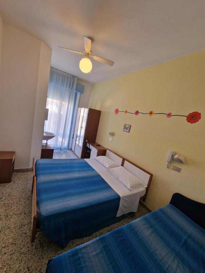 Hotel Clara Rimini Exterior foto
