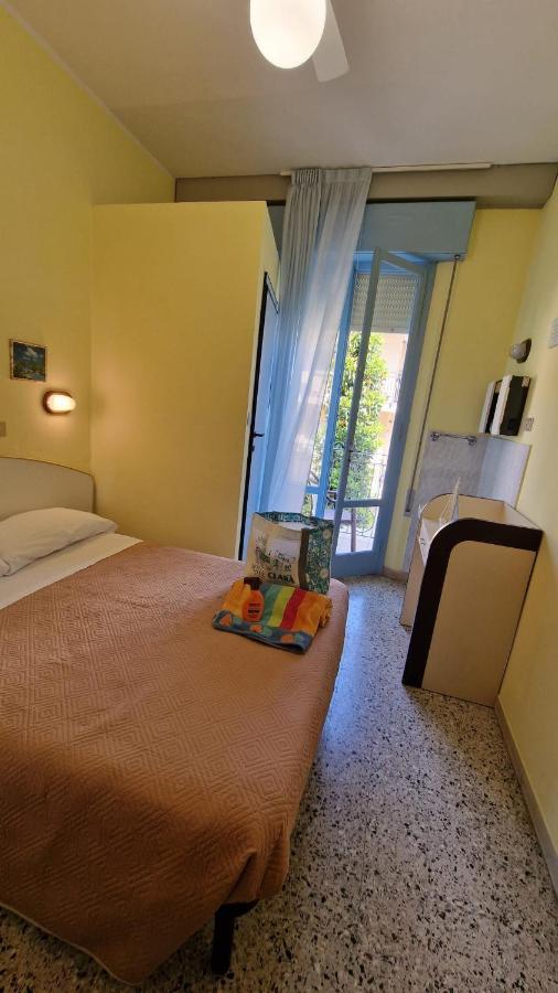 Hotel Clara Rimini Exterior foto